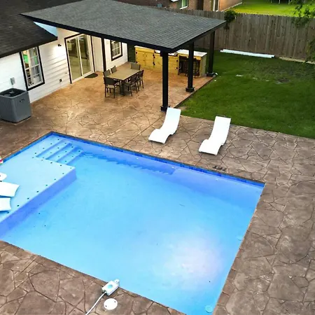 Newly Updated Cozy Home With Pool, Patio, Bbq! 5Br